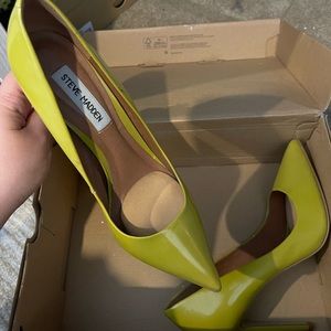 Steve Madden Green Pointy Heels
